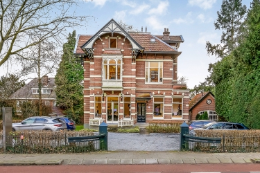 Familiysupporters huurt kantoorvilla van ca. 450 m² te Arnhem