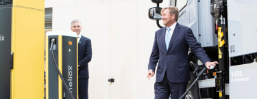 Koning Willem-Alexander opent ElaadNL Testlab op IPKW