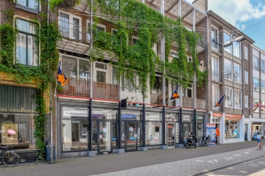 Wooncomplex met ondergelegen winkels in belegging verkocht