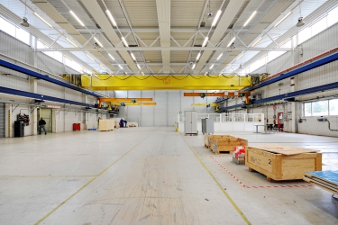Bedrijfscomplex van 2.000 m² in Rheden verhuurd van Ubbink